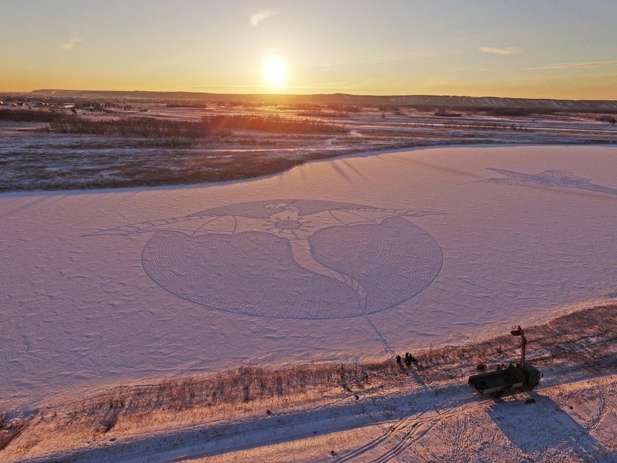 Whatever his initial reasons, we're glad that Beck kept at it: This wintry art is unlike any we've ever seen. - This Looks Like Footprints In The Snow, But When You Zoom Out… WOAH. Whatever his initial reasons, we're glad that Beck kept at it: This wintry art is unlike any we've ever seen. - This Looks Like Footprints In The Snow, But When You Zoom Out… WOAH.