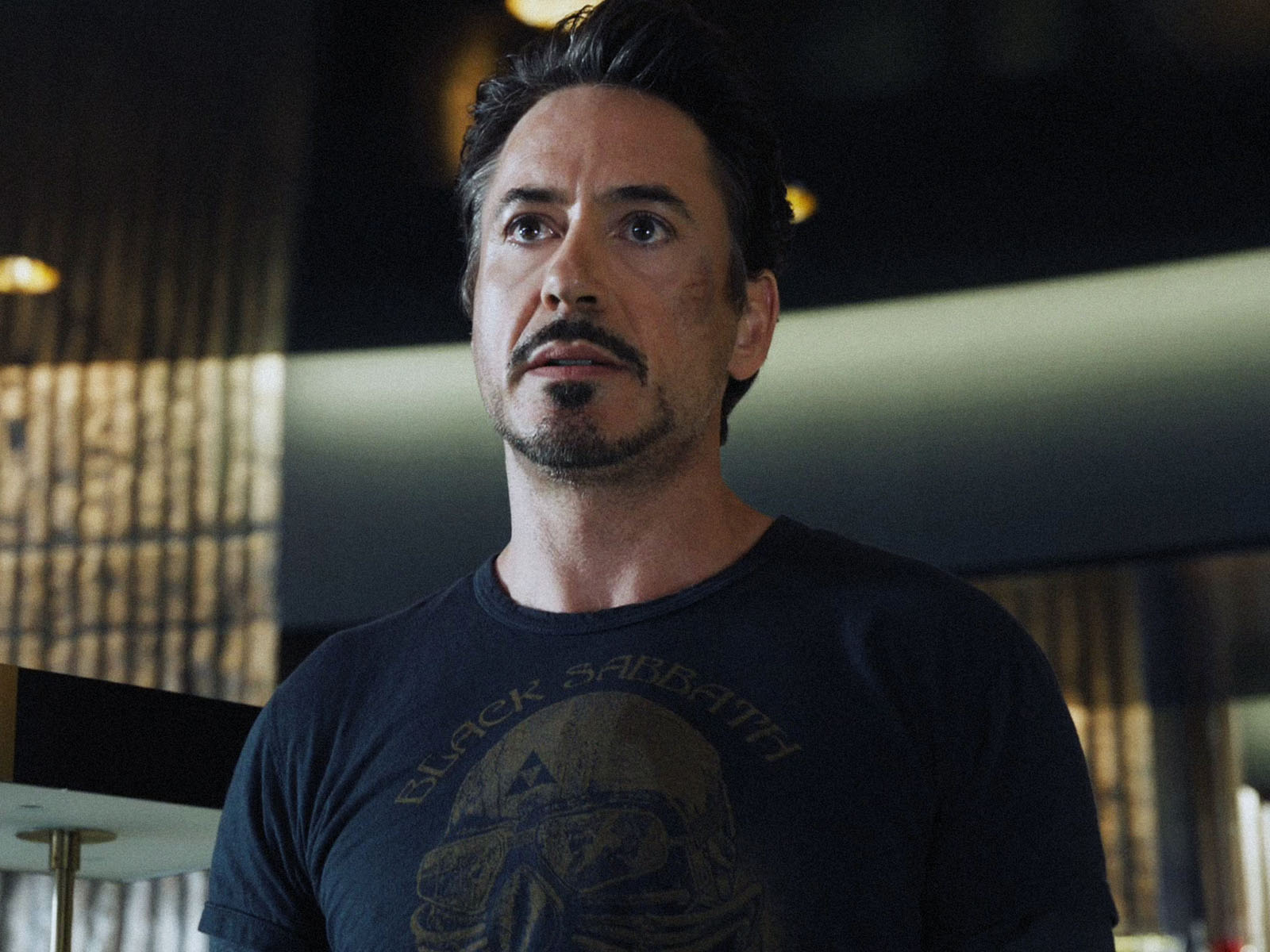 tony-stark-wallpapers_33328_1600x1200.jpg
