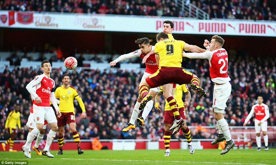 матч арсенал бернли. матч арсенал бернли. бернли арсенал 12 мая. бернли арсенал счет. матч арсенал бернли.