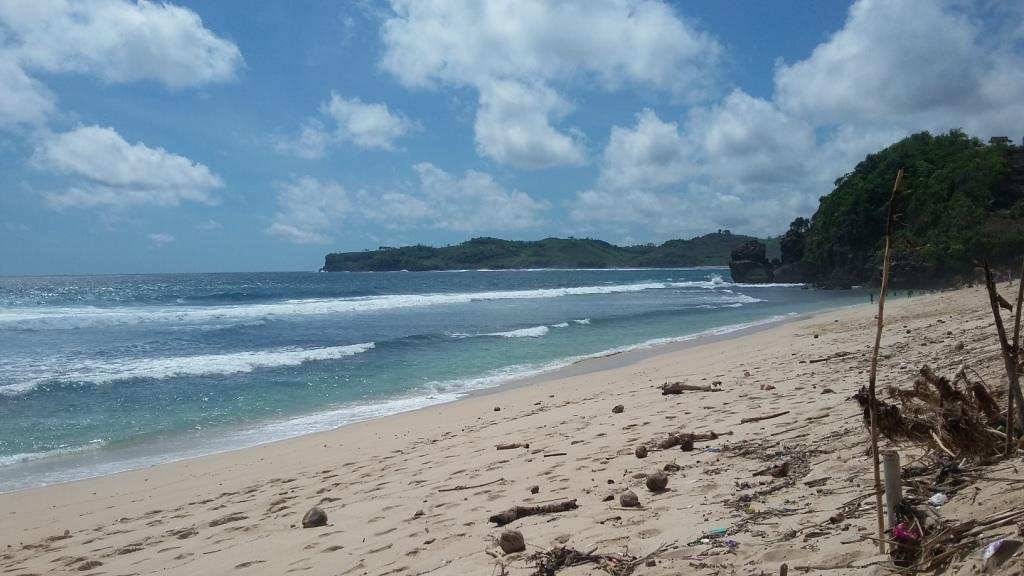 ADHIT'S NOTES: PANTAI PASETRAN GONDO MAYIT, BLITAR