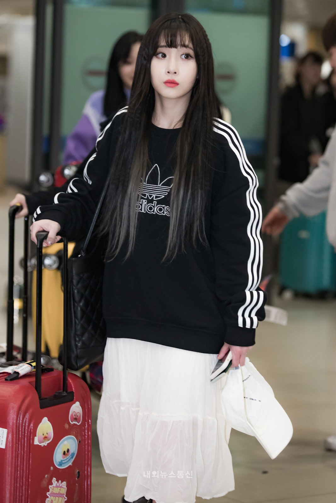러블리즈 입국 기사사진 모음