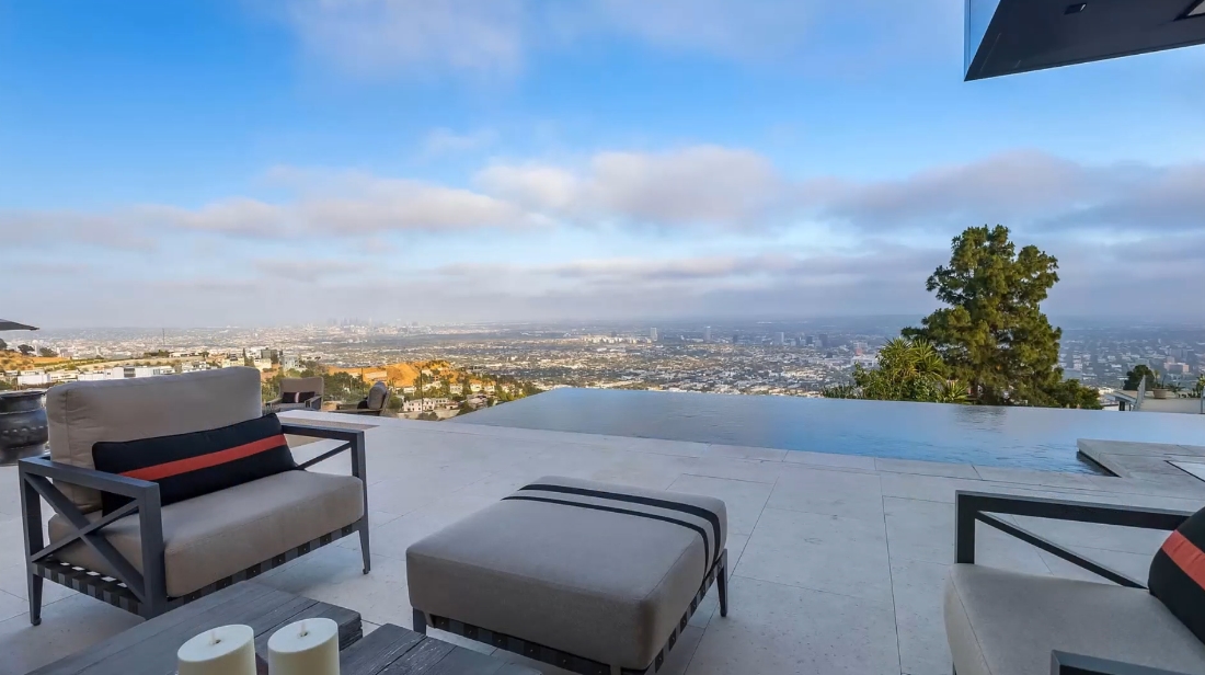 31 Interior Design Photos vs. 1616 Blue Jay Way, Los Angeles Luxury Home Tour