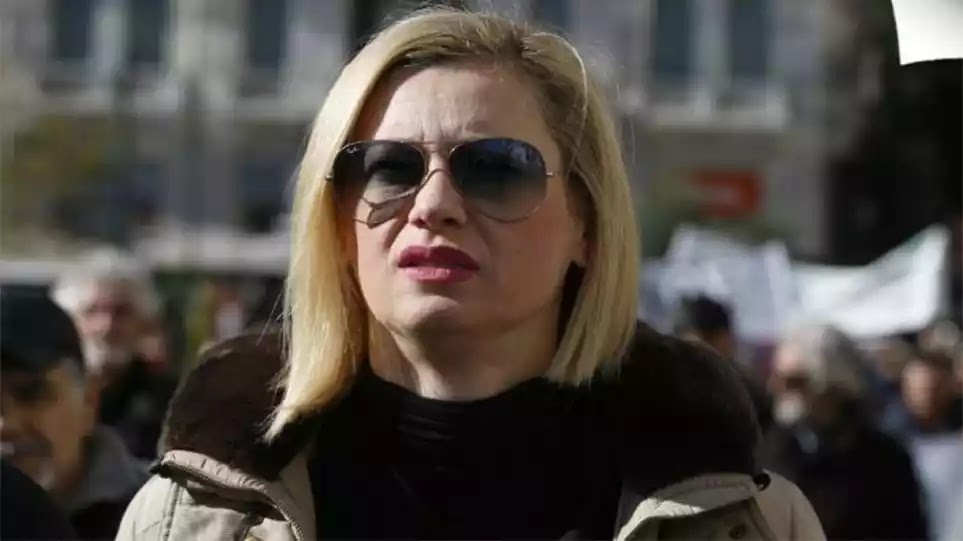 Ραχήλ Μακρή: «Ο κορονοϊός είναι μούφα, εγώ θα κοινωνήσω κανονικά» Ραχήλ Μακρή: «Ο κορονοϊός είναι μούφα, εγώ θα κοινωνήσω κανονικά»