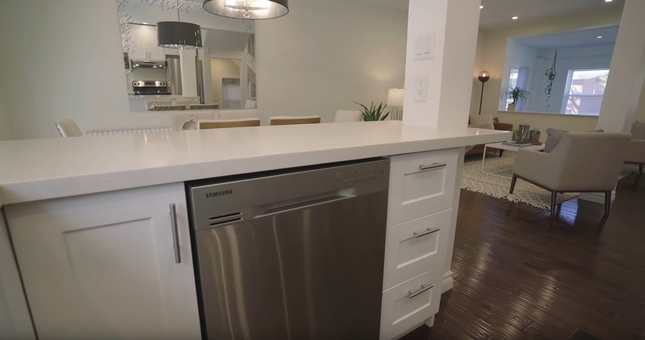 15 Photos vs. 93 Birchcliff Avenue, Toronto Home Interior Design Tour