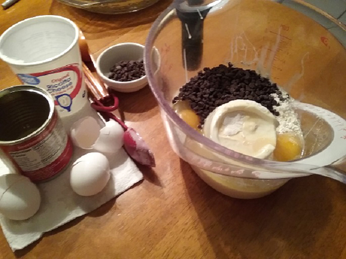 these are a photo of all the ingredients on how to make a cannoli pie