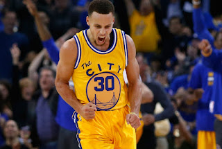 Curry marca 37 puntos y los Warriors continúan invictos 