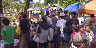 Liburan Lebaran TPU Karet Bivak Dipadati Warga Jakarta