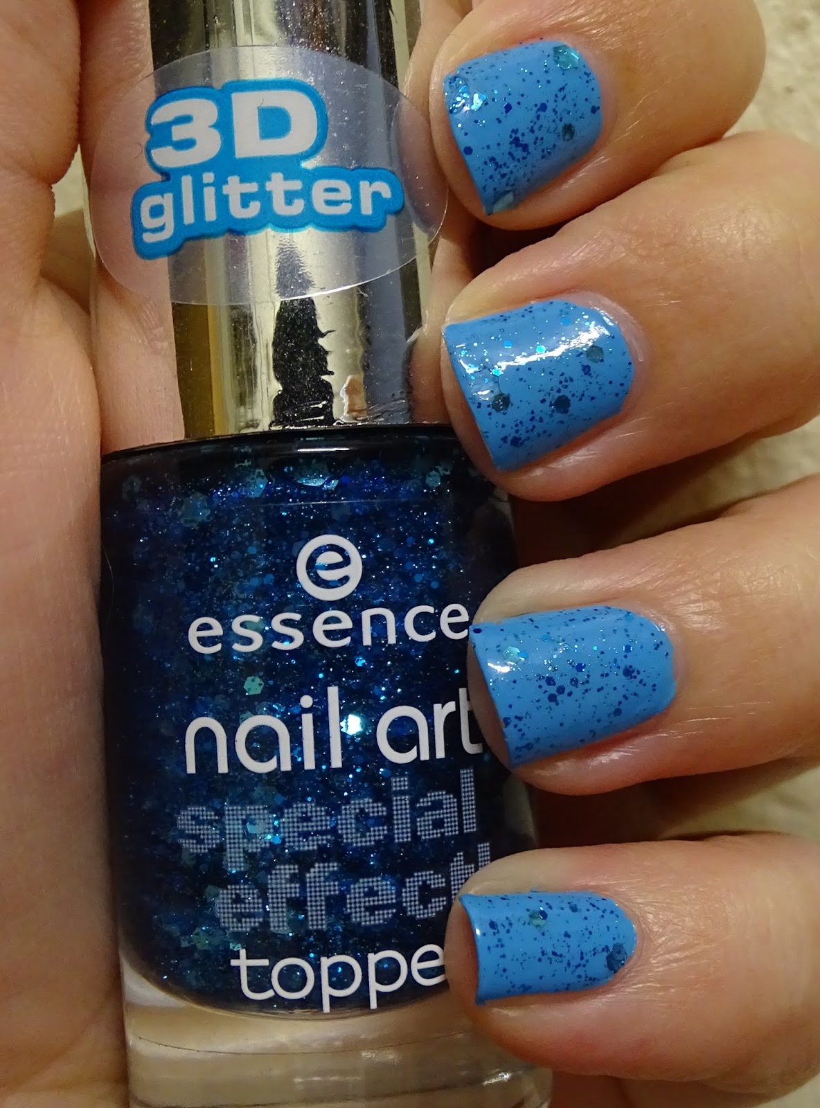 Das Mini bloggt [Topper Time] essence nail art special effect topper