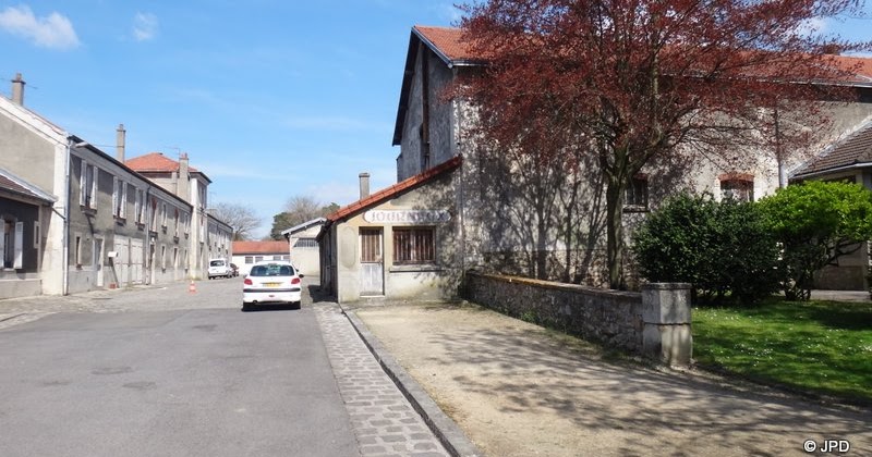 202 Avenue Jean Jaurès 93330 Neuilly Sur Marne Les murs peints s'affichent: Dingue...