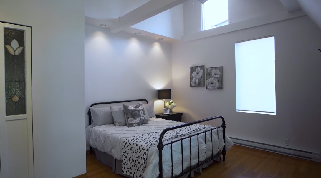 19 Photos vs. 9 Ridout St, Toronto Interior Design Home Tour