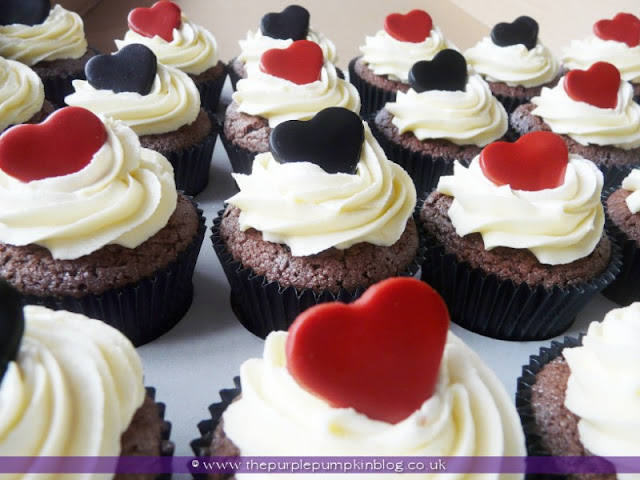 Black, Red & White Heart Wedding Cupcakes | The Purple Pumpkin Blog