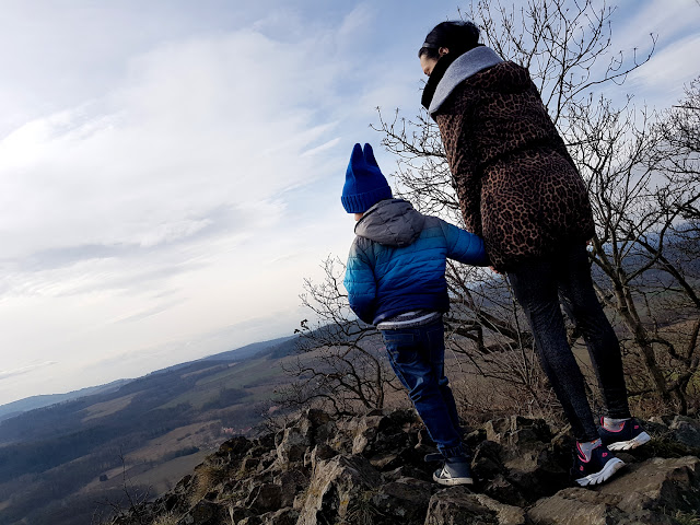 góry z dzieckiem - góry dla dzieci - Ostrzyca Proboszczowicka - Kraina Wygasłych Wulkanów - podróże z dzieckiem - Dolny Śląsk - Polska z dzieckiem - blog parentingowy - blog podróżniczy 