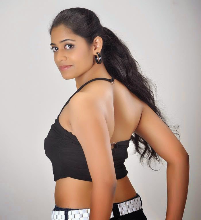 8 Hot Stills Telugu Actress Samatha 