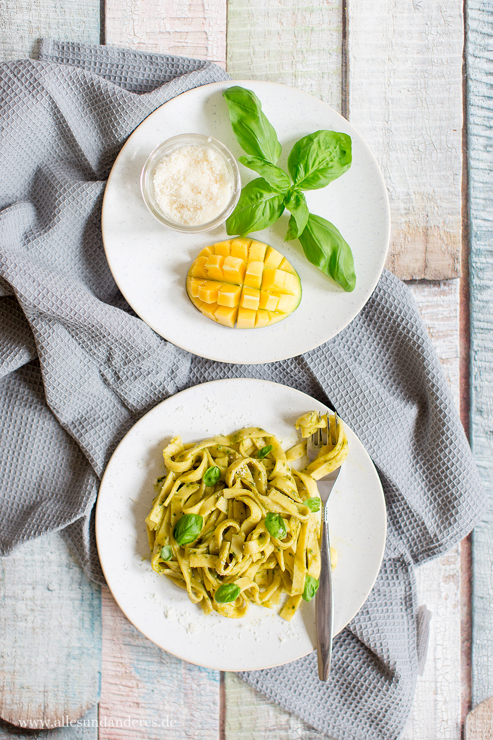 Sommer-Pasta: Tagliatelle mit hausgemachtem Mango-Basilikum-Pesto ...