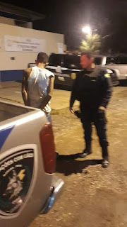 Cara "metendo" o terror na vizinhança foi preso pela guarda municipal no bairro liberdade