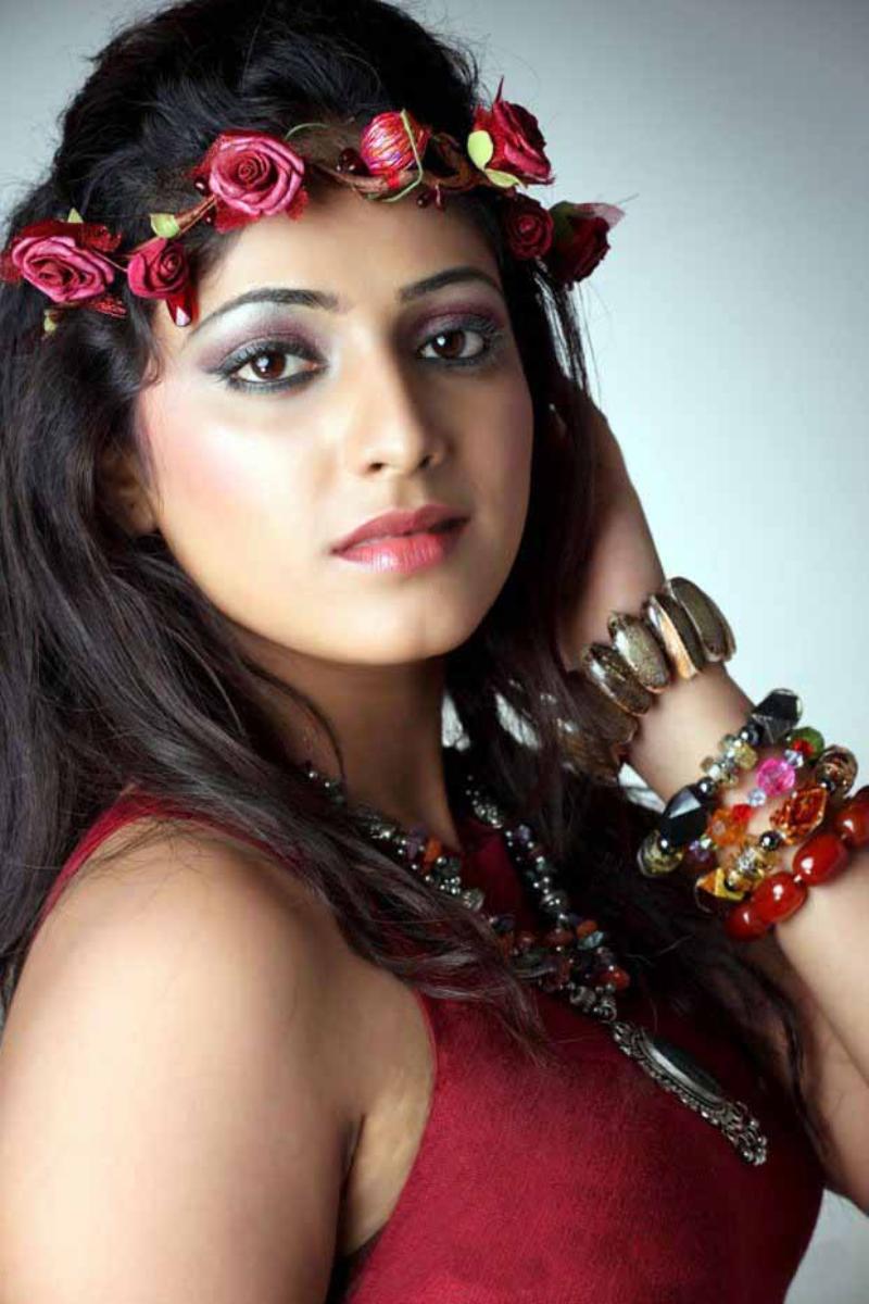 All Indian Beauties Hari Priya Hot Boobs N Navel Exposing Photoshoot Stills
