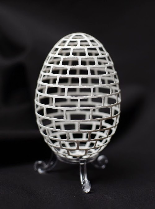 14-Piotr-Bockenheim-Carved-Goose-Eggs-Sculptures-www-designstack-co