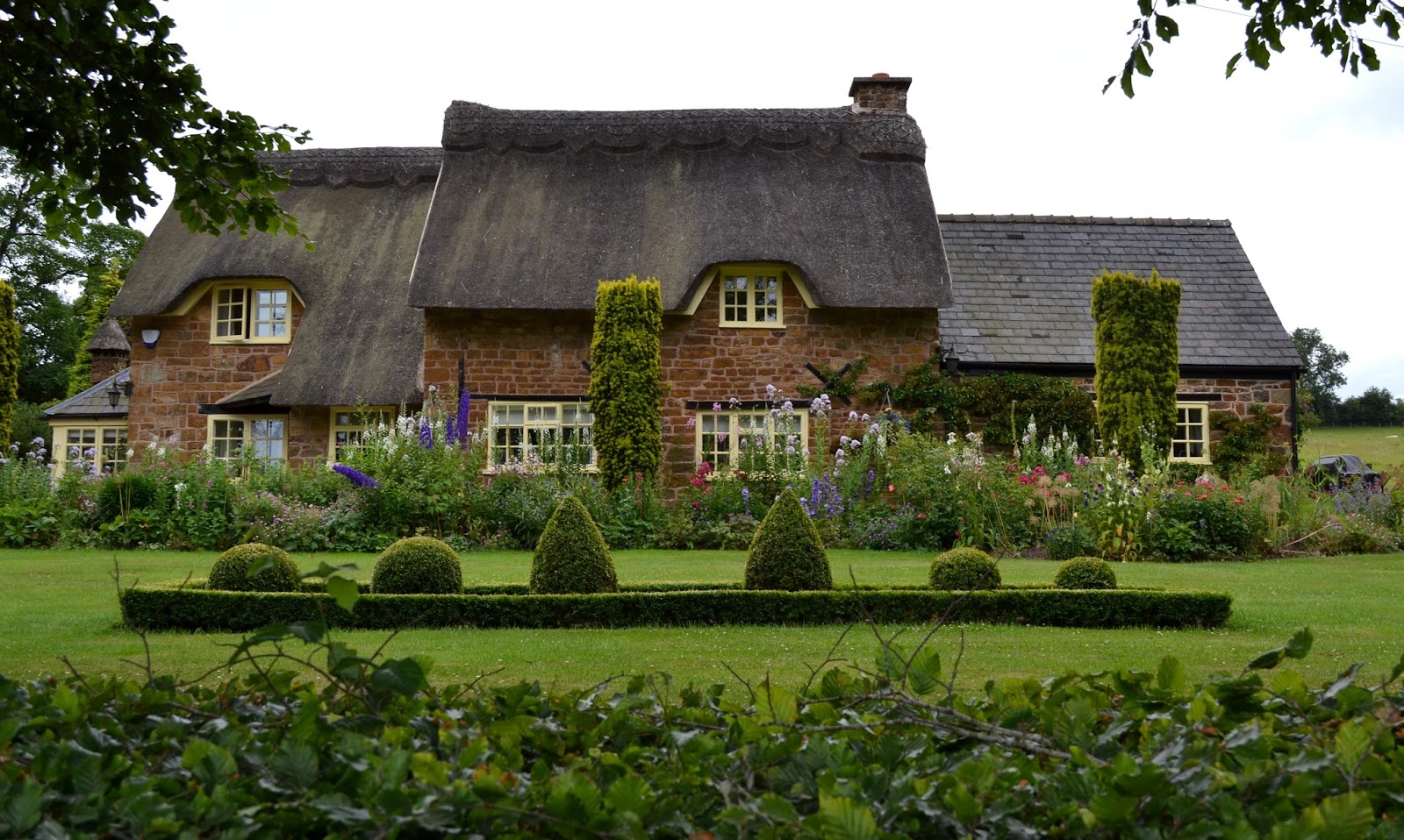 Today Around Coventry Thatched Roof Thursday 84 Priors Hardwick