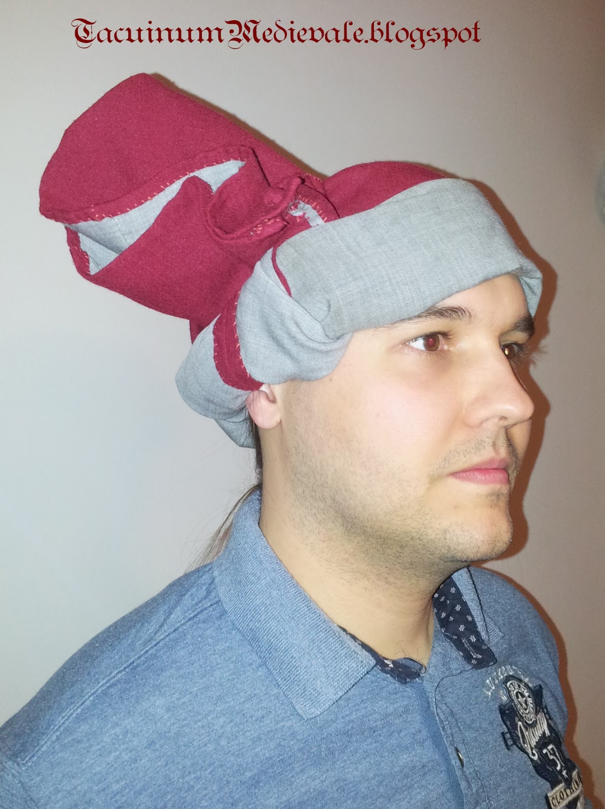 Tacuinum Medievale Il cappuccio "alla Todeschino" / Wearing the hood