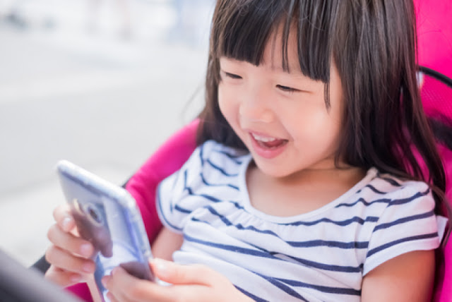 Có nên cho con dùng smartphone - cho con dùng smartphone như thế nào? Có nên cho con dùng smartphone - cho con dùng smartphone như thế nào?