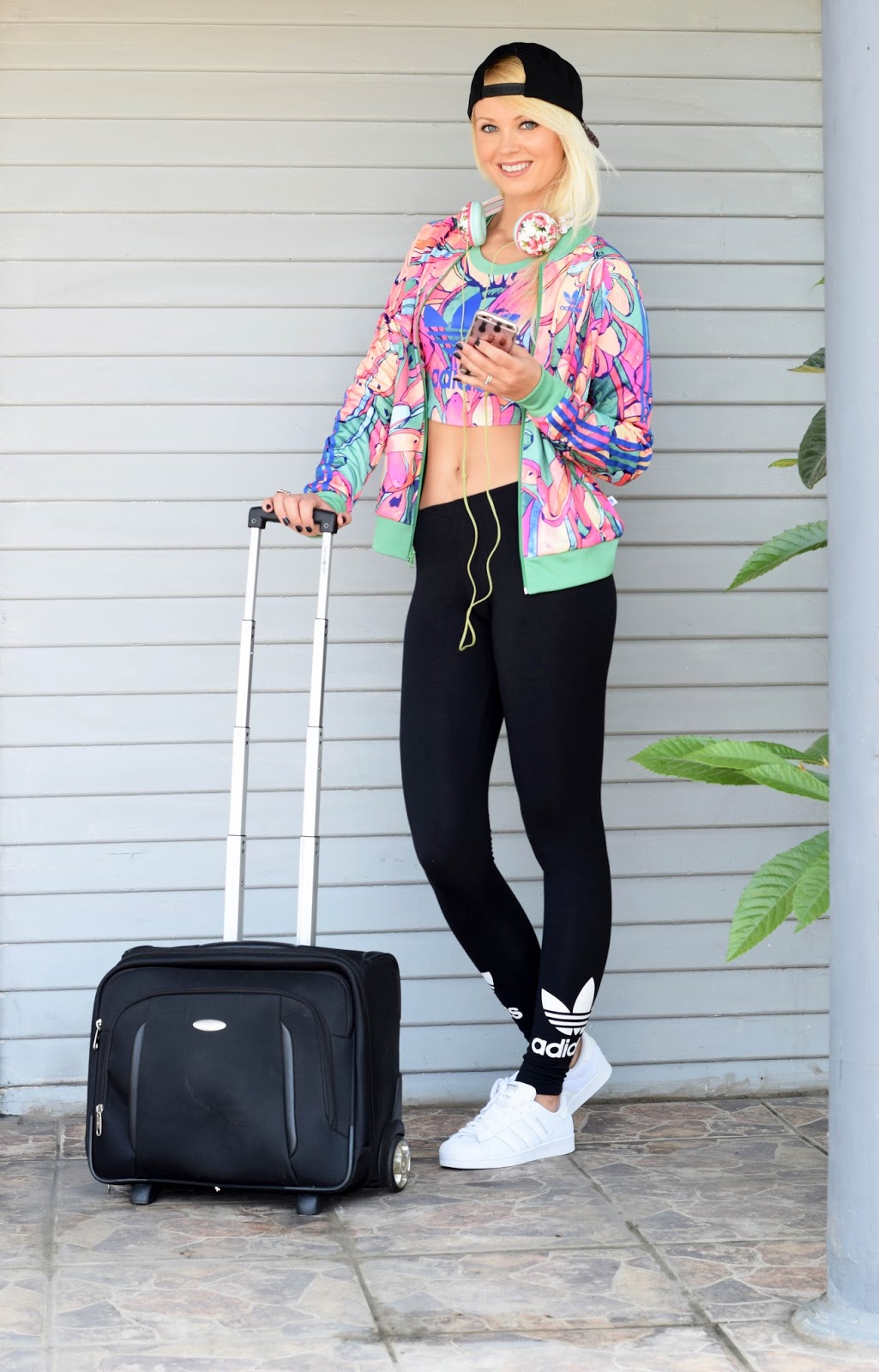 adidas, banana, what to wear on an airplane, travel, banana sweater, crop top, superstar adidas, sneakers, yoga pants