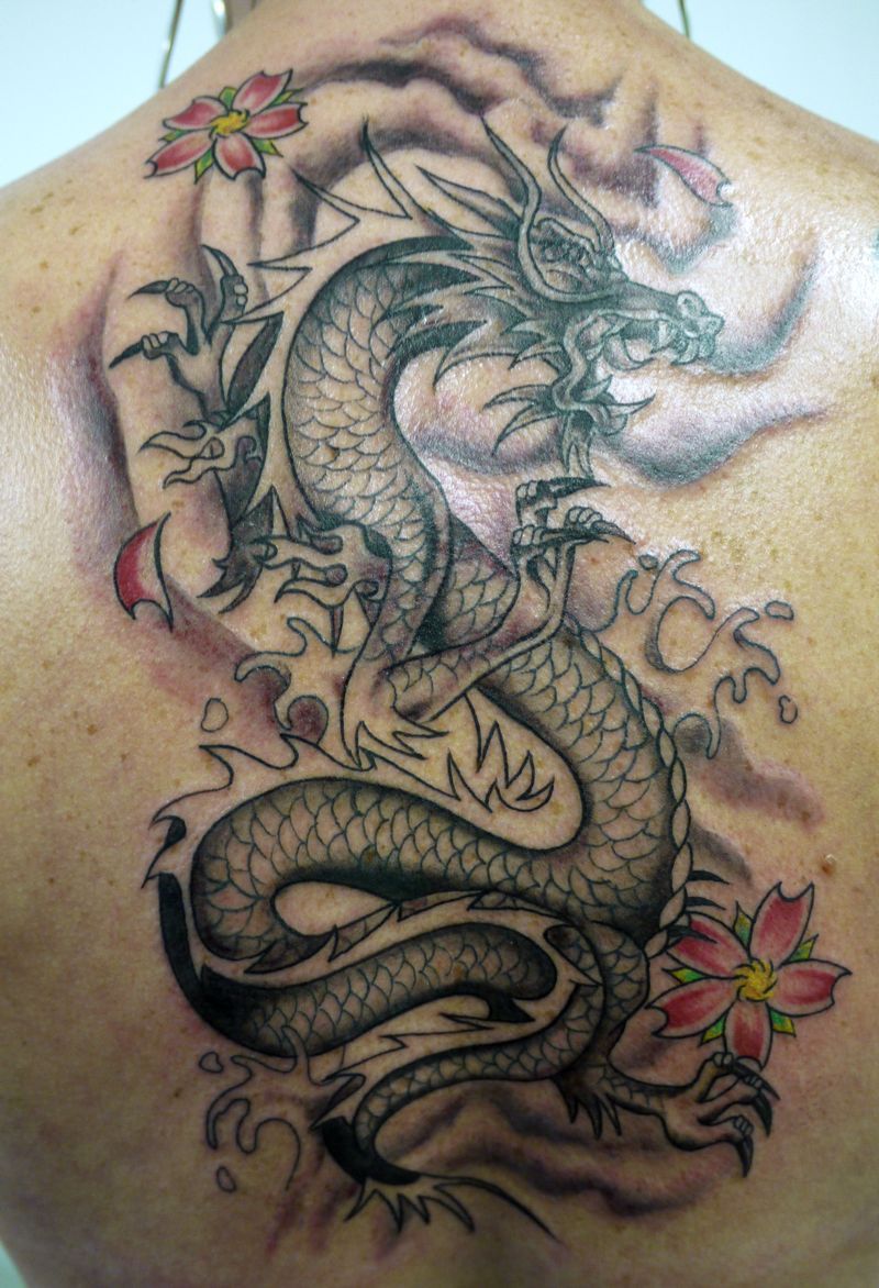 Китайский дракон значение. Татуировки драконов. Китайский дракон тату. Тату китайский дракон для мужчин. Тату дракон на спине.