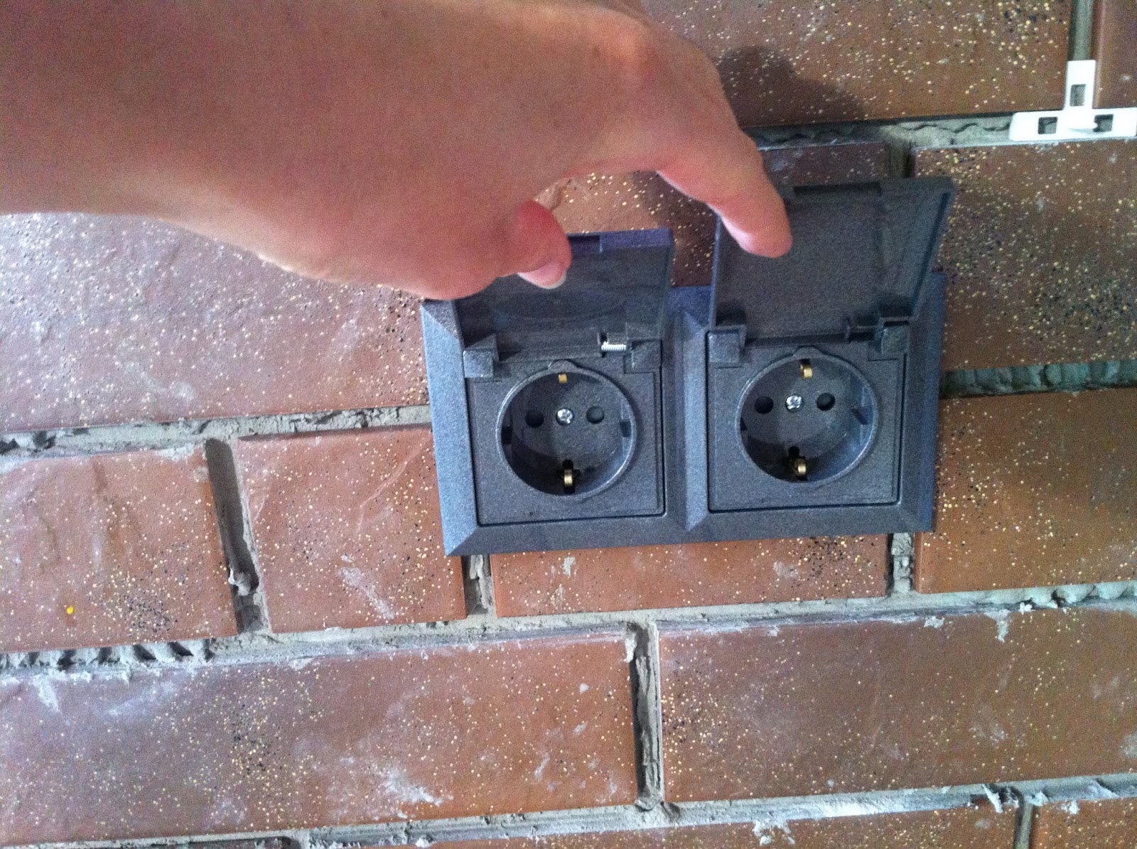 Elektra pavėsineje - yra!