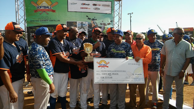 “Amigos de Bernardo” de Santo Domingo Oeste Campeones del 3er. Clásico de Softbol Inversiones Jaridy