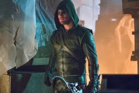 OLIVER QUEEN (STEPHEN AMELL)