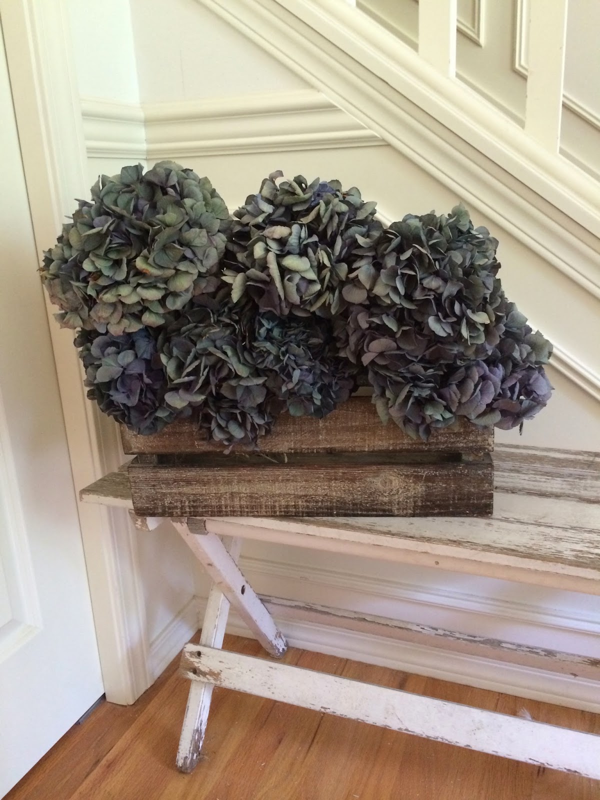 Little Farmstead The BEST and Easiest Way(s) to Dry Hydrangeas!