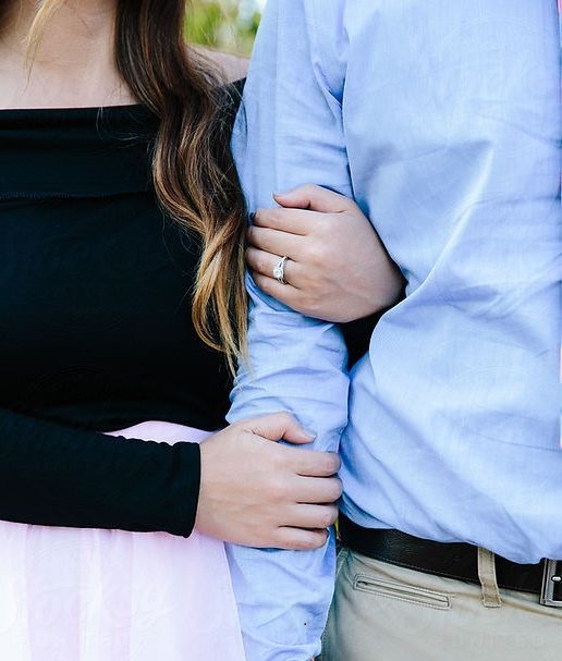 Holding Hand Gestures Reveal What Type Of Relationship You Share With