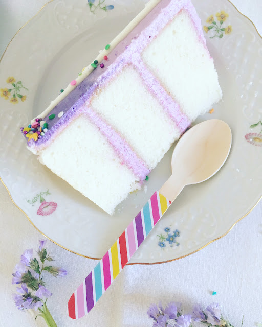 Drip cake de doble altura: Un pastel de cumpleaños feliz