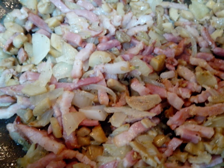 Fotografía del sofrito en la sartén.