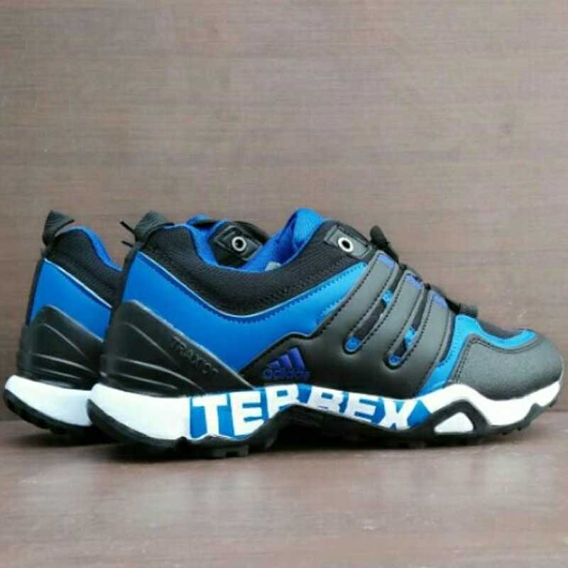 sepatu running adidas terrex traxion hitam biru adtt 002 sepatu running adidas terrex traxion hitam biru adtt 002