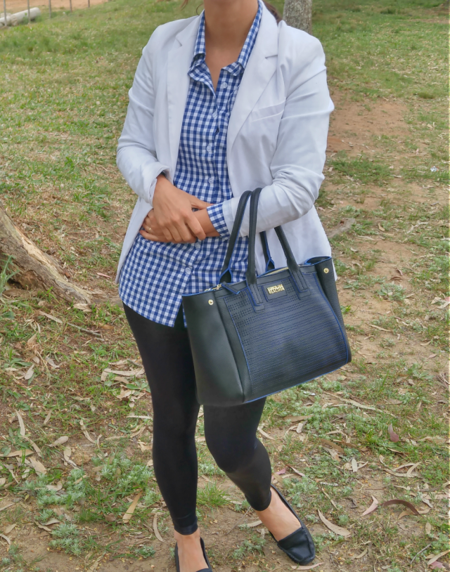 Legging de couro e blazer branco Legging de couro e blazer branco