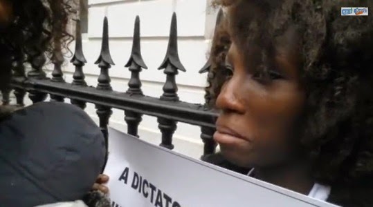 1 Embarrassing video: Anti-Buhari protesters don't even know why they're proesting