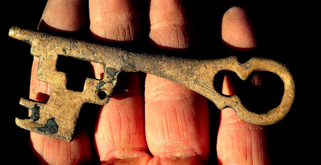 'Graffiti' among treasure trove of Viking artefacts found on Dublin building site 'Graffiti' among treasure trove of Viking artefacts found on Dublin building site
