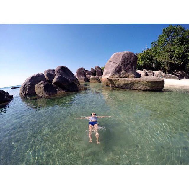 pantai tanjung tinggi foto pantai laskar pelangi bangka belitung