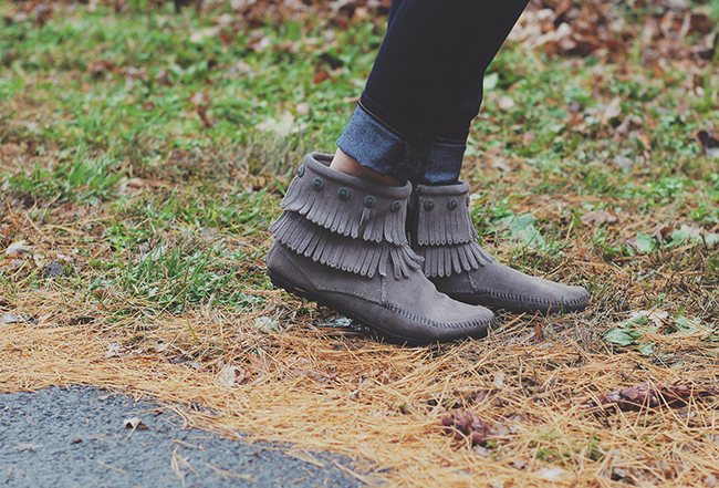 minnetonka double fringe side zip boot