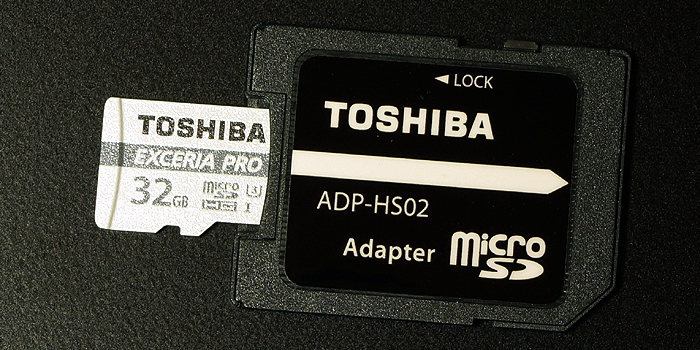 東芝 EXCERIA PRO M401 カード本体のデザイン