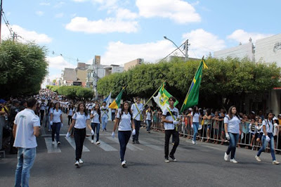 Resultado de imagem para Ruas de Campo Redondo ficam lotadas para acompanhar Desfile Cívico do 7 de Setembro