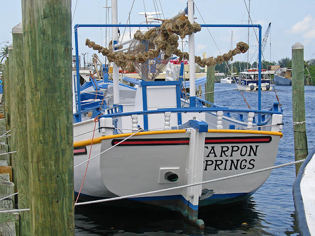 Bateau dans le port de Tarpon Springs en Floride