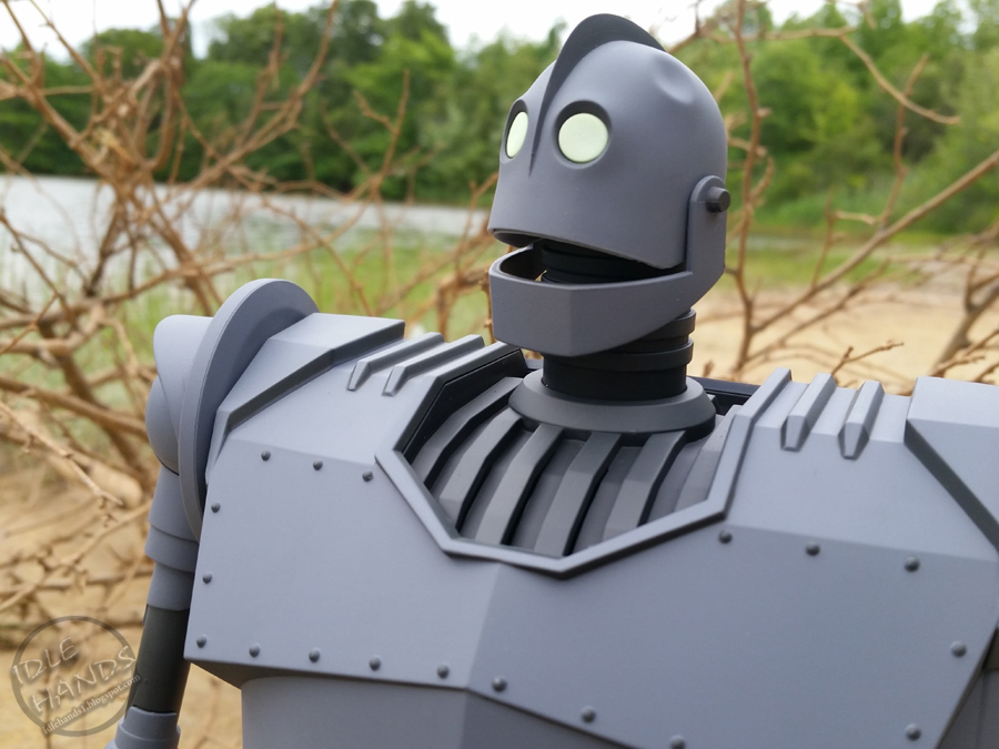 Idle Hands Eye Candy Mondo's Iron Giant Deluxe Action Figure