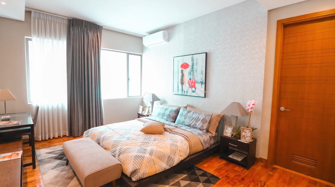 20 Interior Design Photos vs. New Manila, Luxury Townhouse Tour