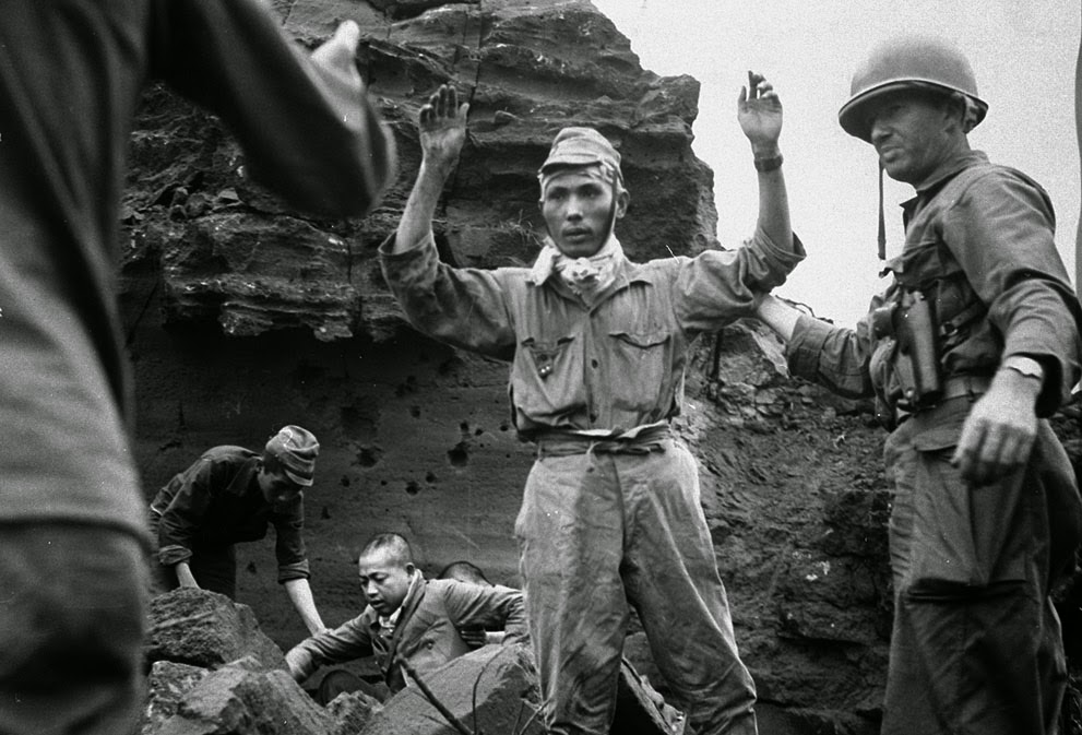 soldados-japoneses-rindiendose.jpg