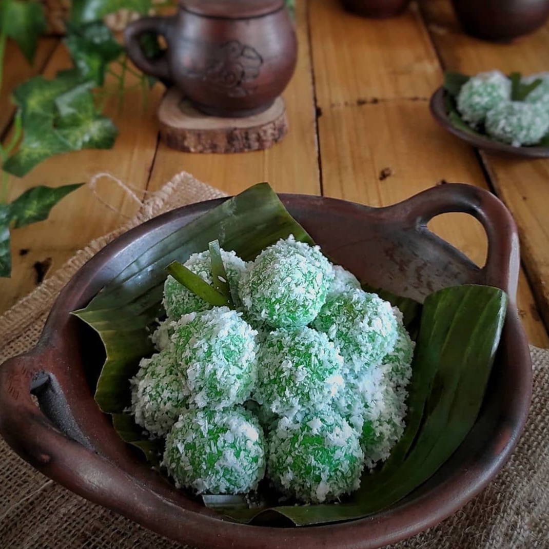 Resep Cara Bikin Kue Klepon Sederhana Mudah dan Enak Resep Cara Bikin Kue Klepon Sederhana Mudah dan Enak