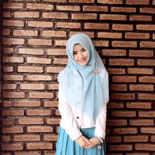 Model Baju Muslim Sederhana Untuk Sehari-Hari Oleh Angella Fransisca