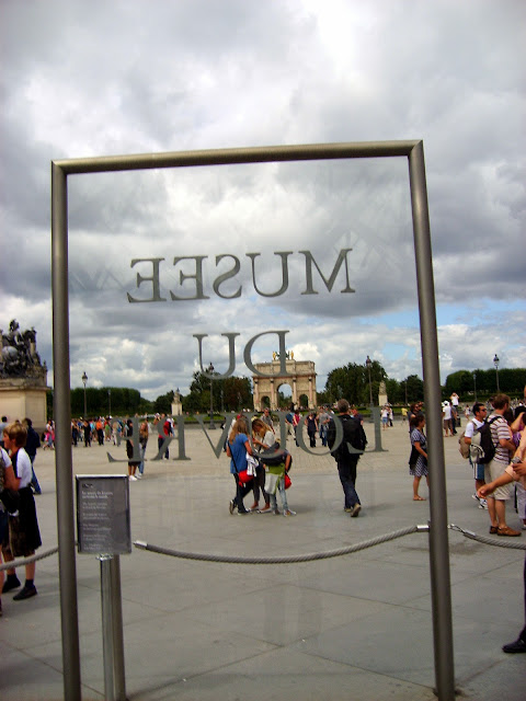 Algunas imágenes de la Pirámide del Louvre, París, julio 2008 - Paseos Fotográficos TK