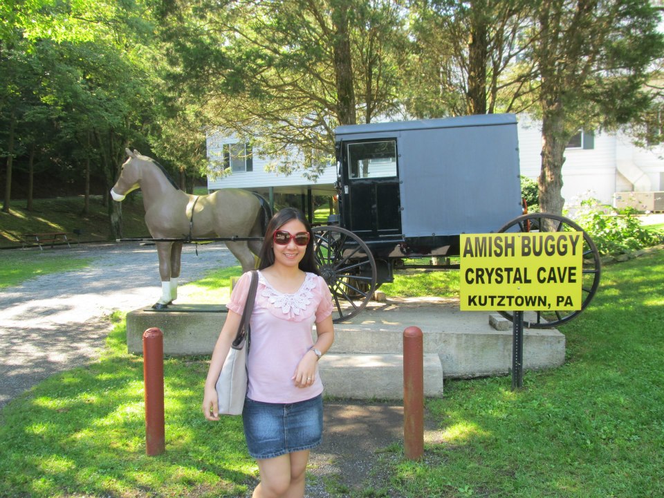 Traveling Young Couple PENNSYLVANIA Kutztown Crystal Cave