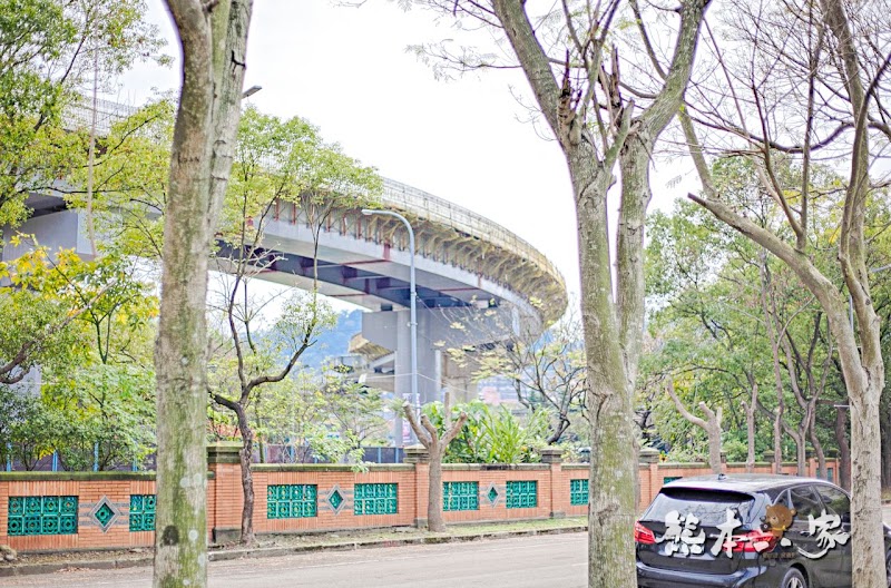 心湖櫻緣|三峽台北大學「心湖櫻花步道」-杜鵑、吉野櫻、木棉花齊綻放